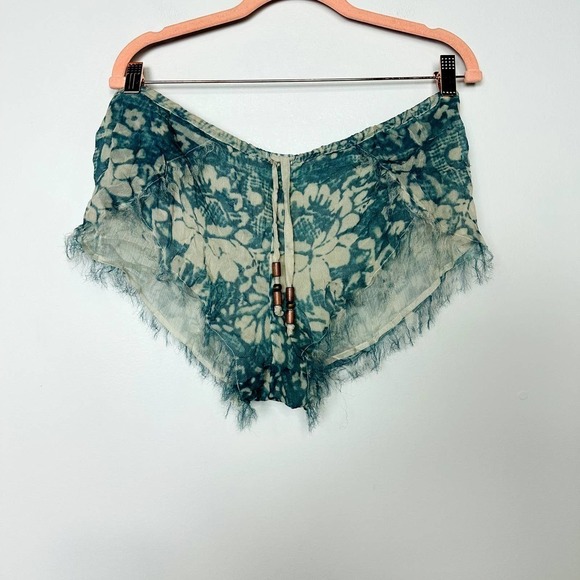 Chaser NWT Silk Chiffon Tulip Floral Boho Cutoff Shorts Tapestry Size Medium - Picture 3 of 7